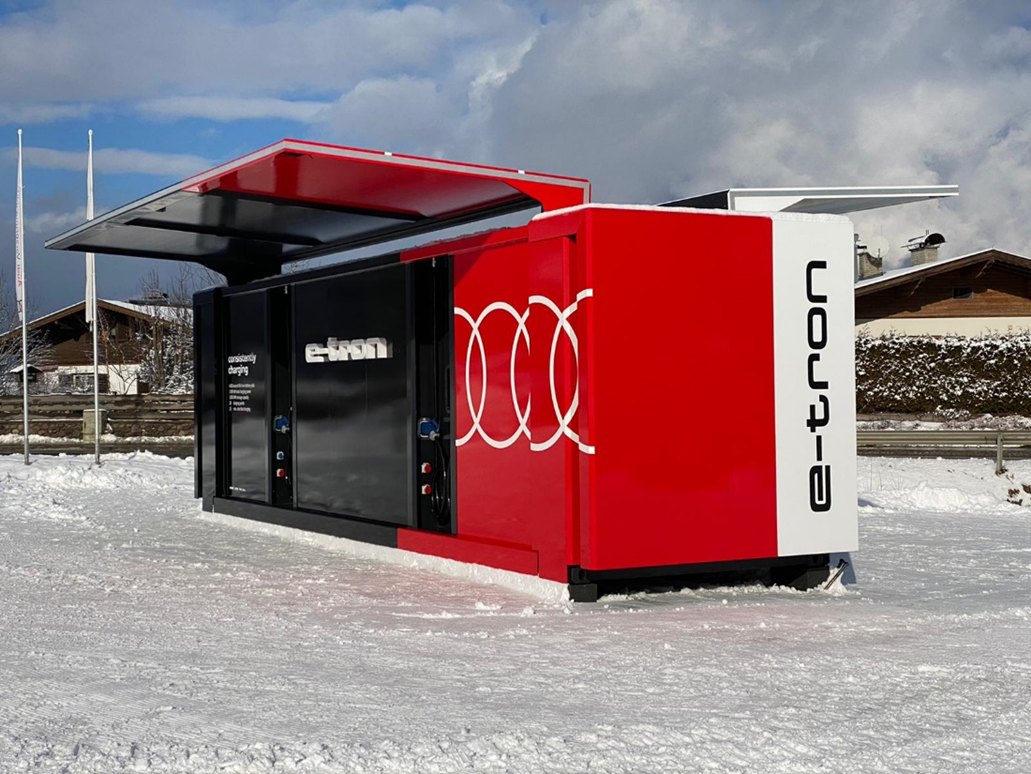 Batterieladestation im Container mit 1 MWh Speicher