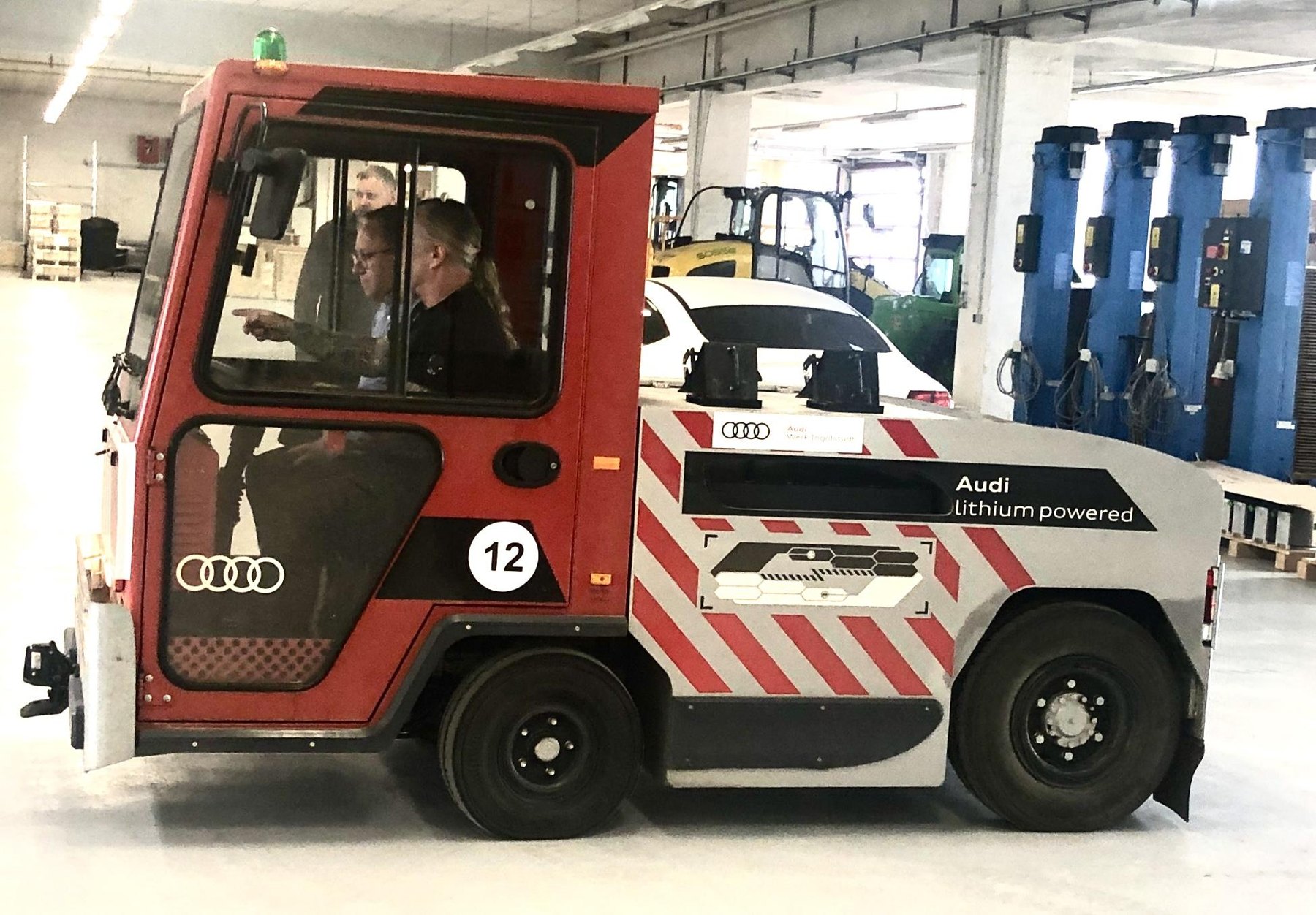 Völk Flurförderfahrzeug mit 64 kWh Traktionsbatterie