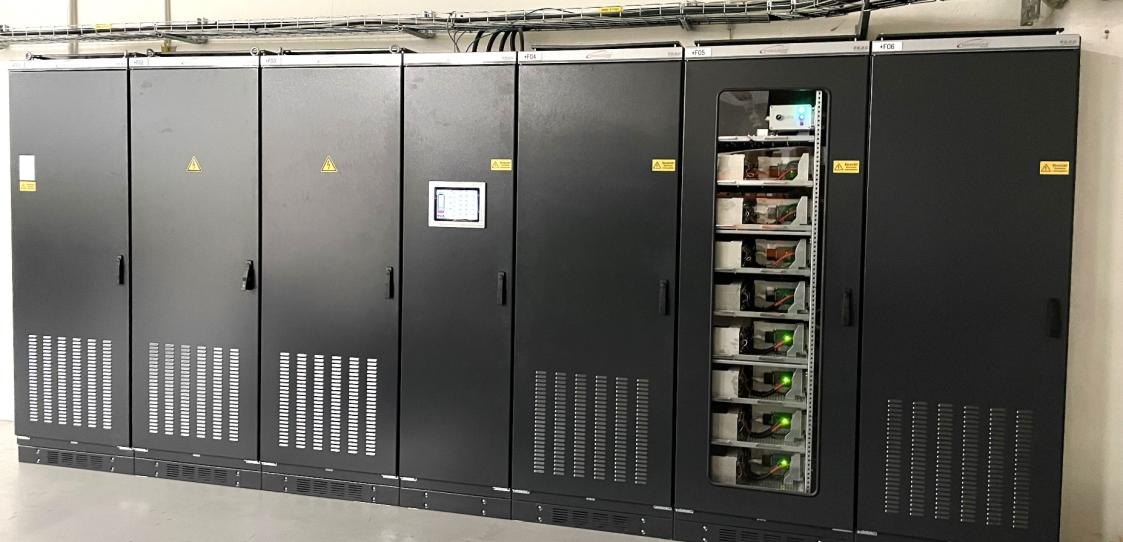 Stationärer Batteriespeicher in Schaltschränken